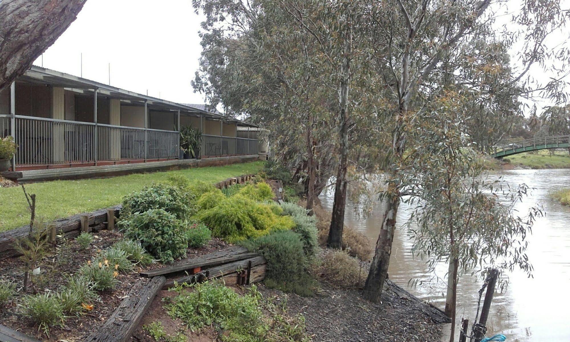 Donald Riverside Motel Exterior foto